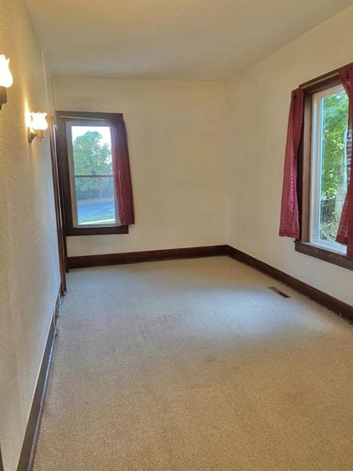 33 N Pleasant St - Photo 2 of 19