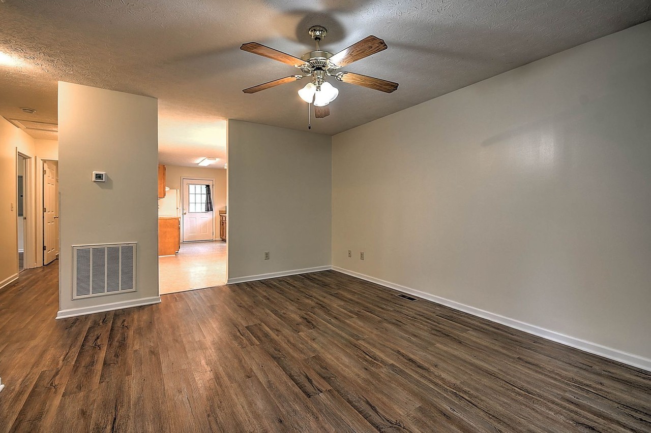 303 Moorland Dr - Photo 4 of 32