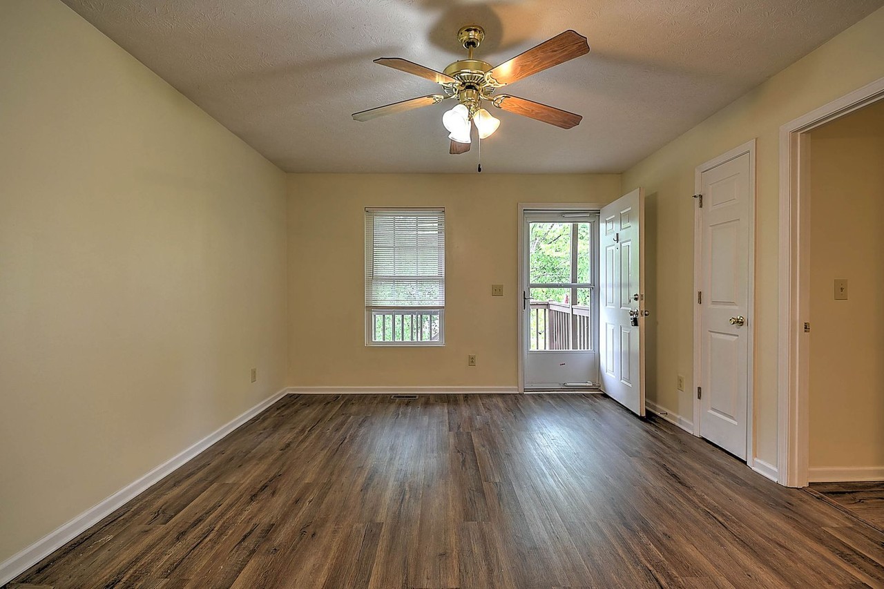 303 Moorland Dr - Photo 7 of 32
