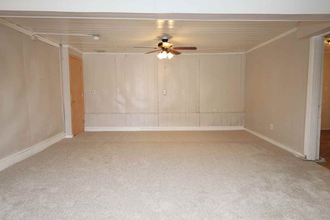 105 1/2 W Jane St - Photo 2 of 9