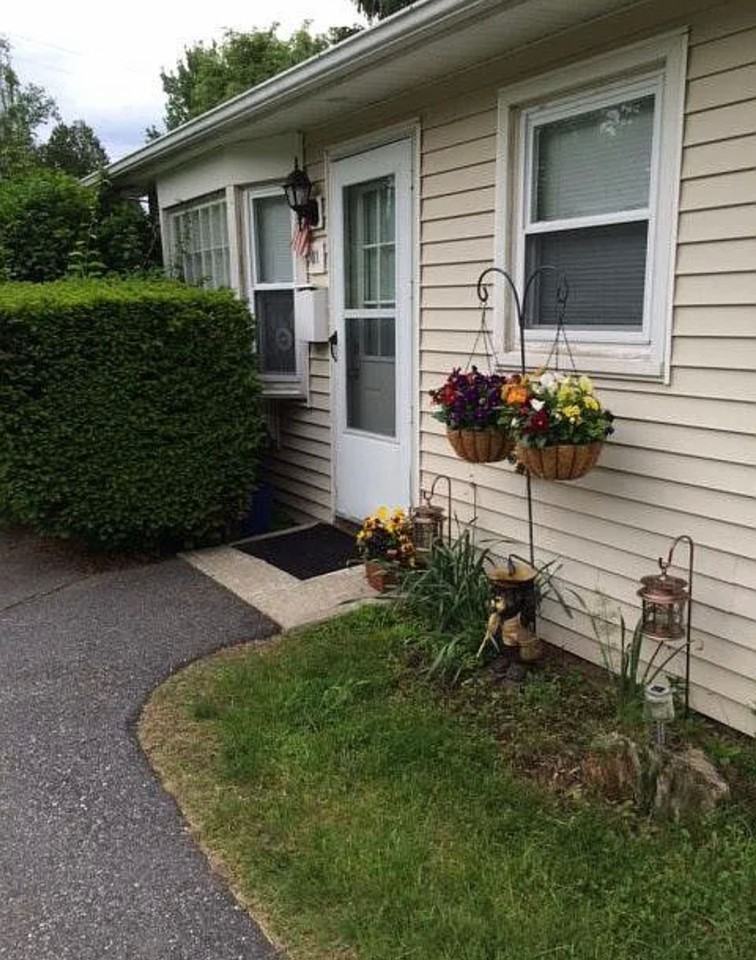 Single story Units with heat included, courtyard, and more - Photo 2 of 9