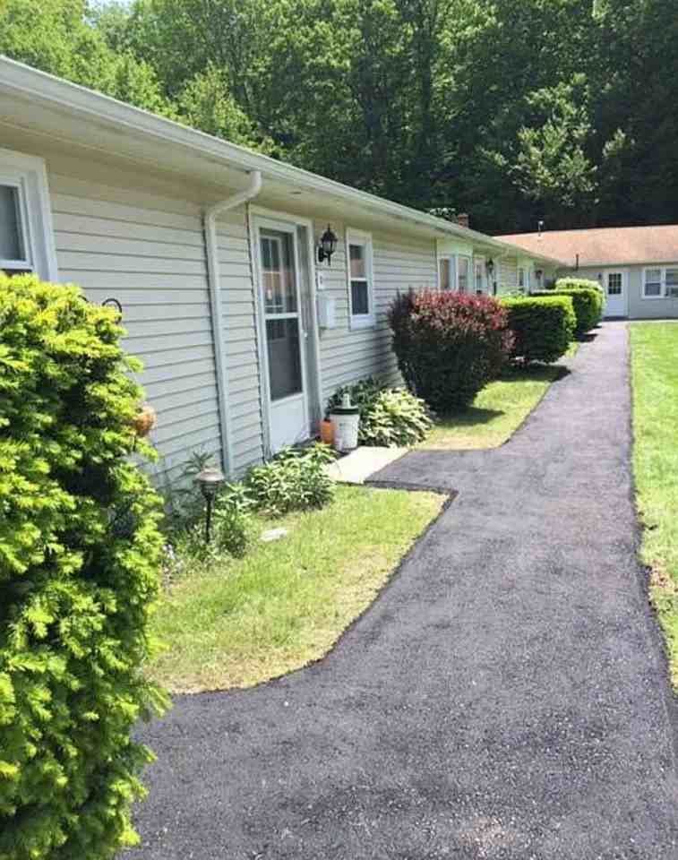 Single story Units with heat included, courtyard, and more - Photo 3 of 9