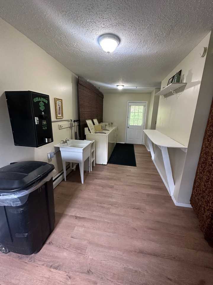 Single story Units with heat included, courtyard, and more - Photo 5 of 9