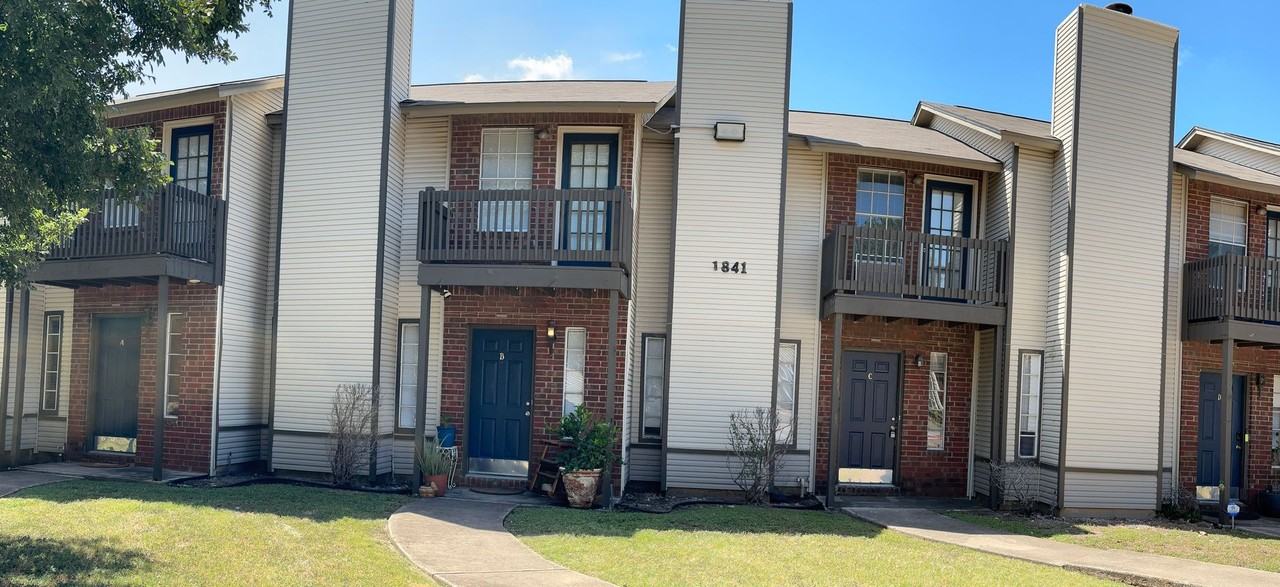 1841 River Crossing Cir