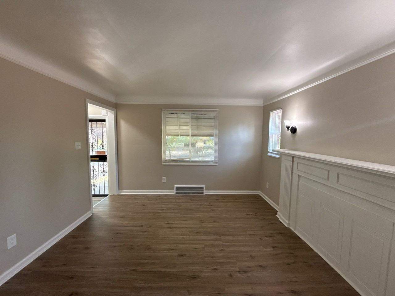 8594 Roselawn St - Photo 2 of 8