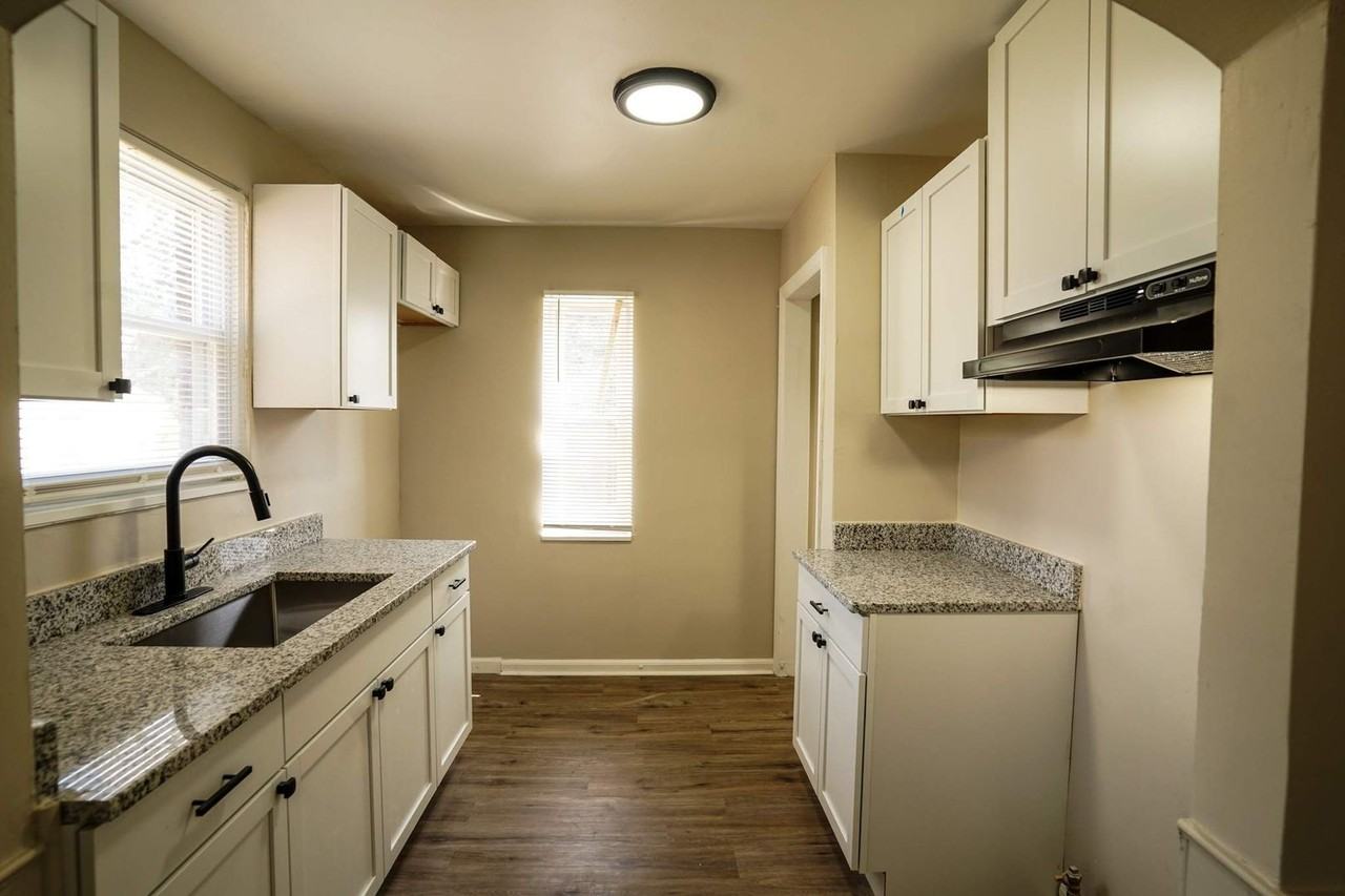 8594 Roselawn St - Photo 3 of 8