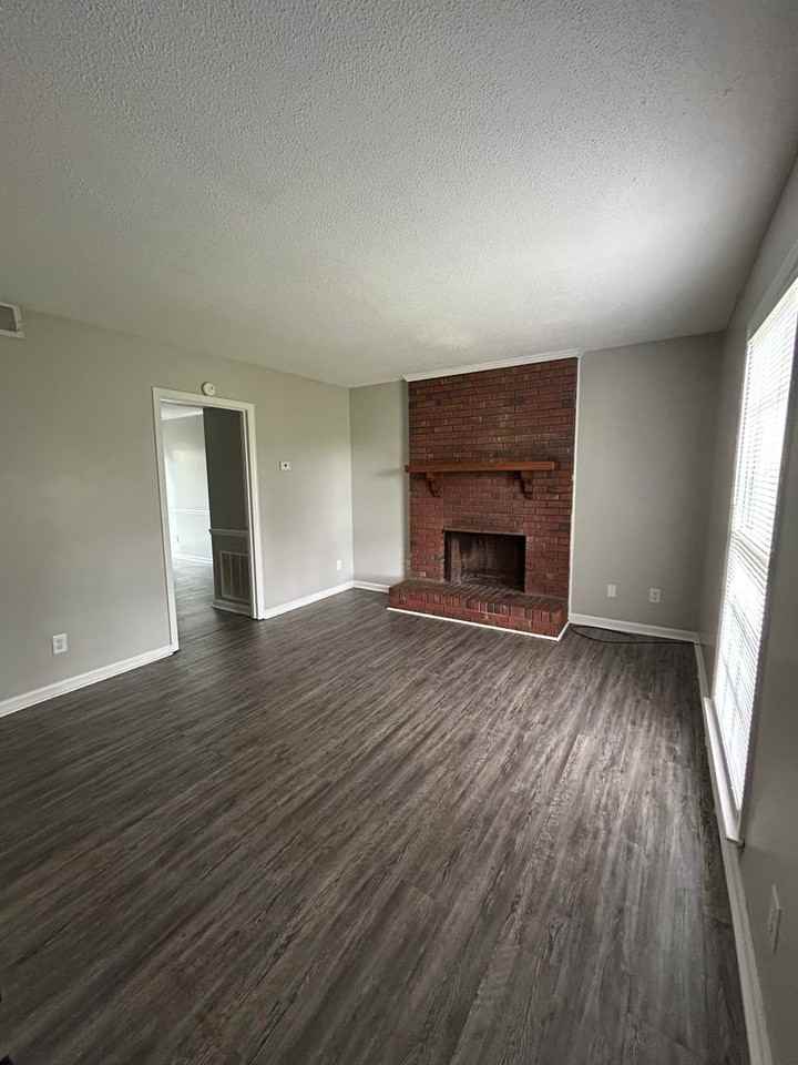 1603 WI- 1603 Whisperwood #D - Photo 2 of 7