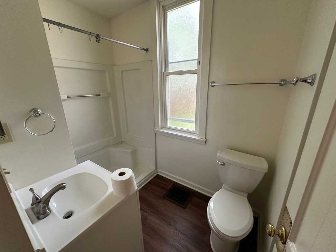 410 Wyandotte Ave - Photo 6 of 36