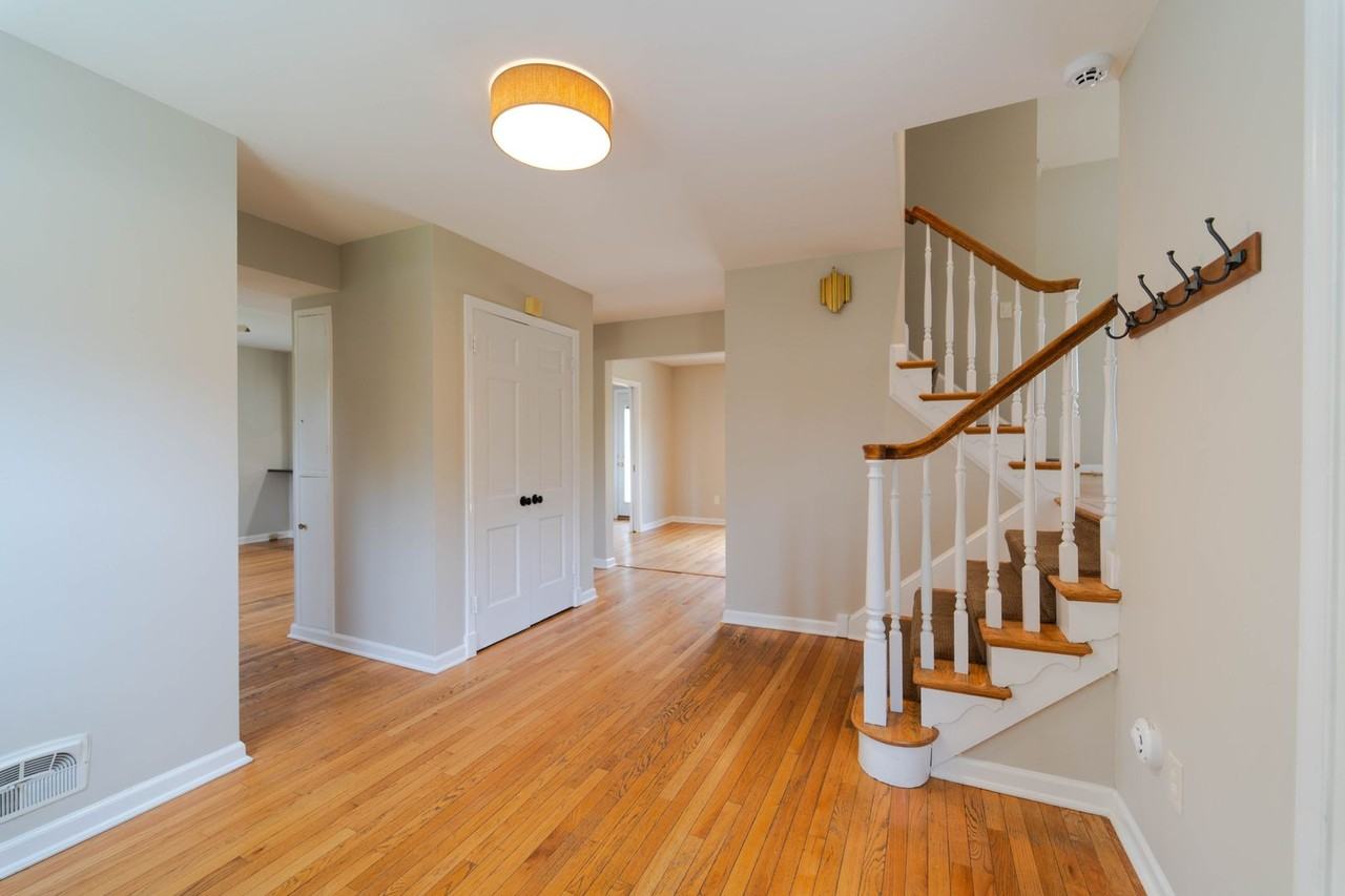 610 Valley Brook Dr - Photo 2 of 50