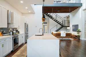 featured image of 122 College St