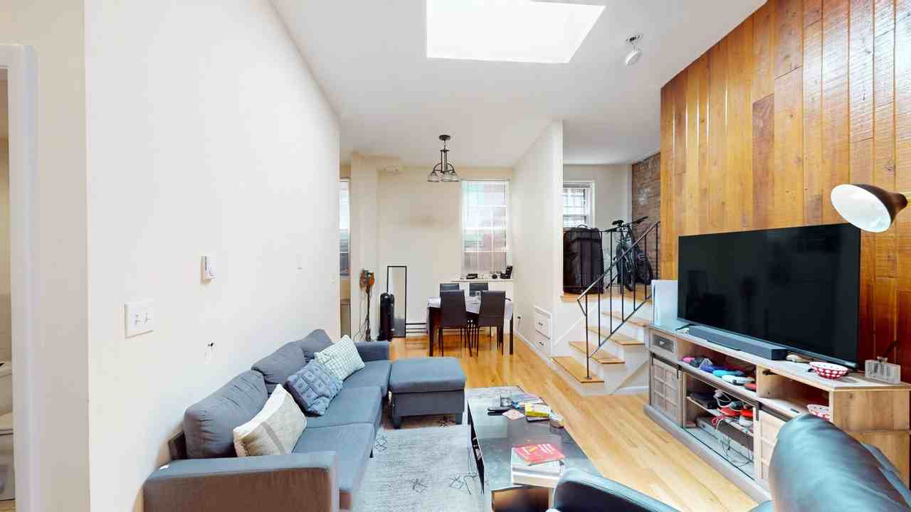 281 Marlborough St - Photo 4 of 22