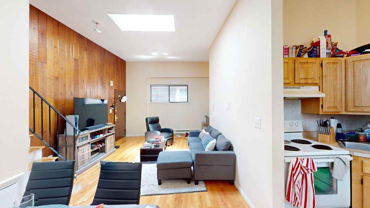 281 Marlborough St - Photo 5 of 22