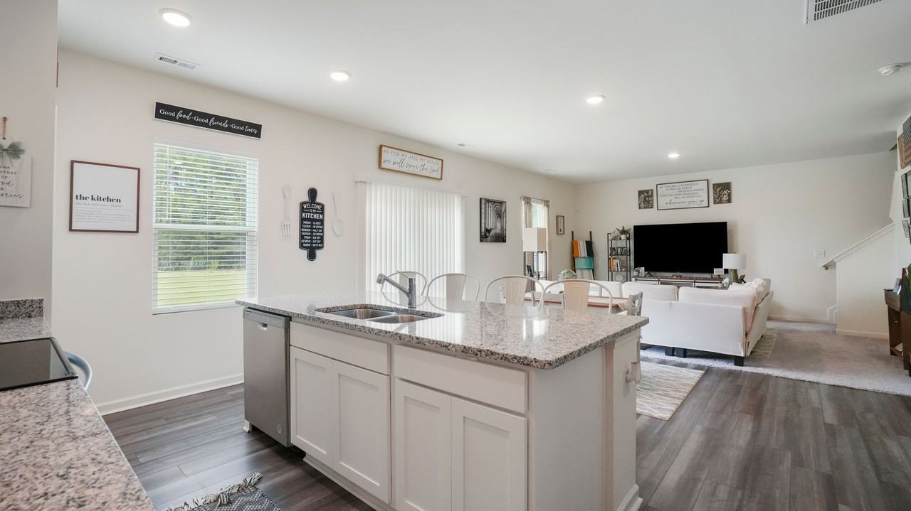 530 Cessna Dr - Photo 6 of 50