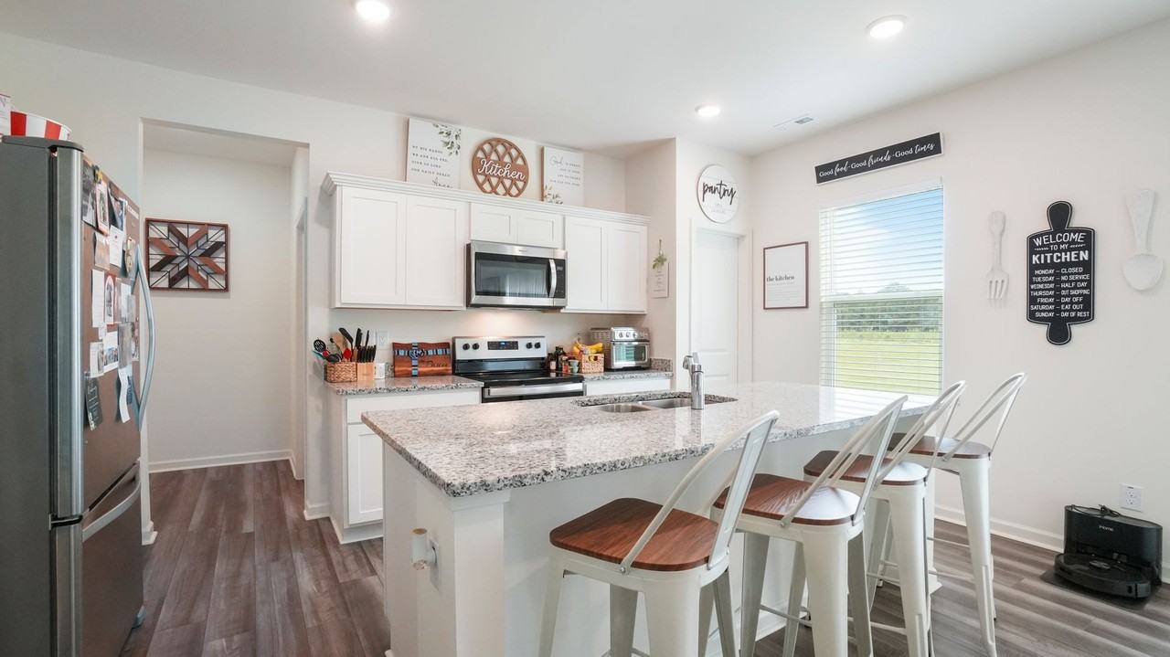 530 Cessna Dr - Photo 7 of 50
