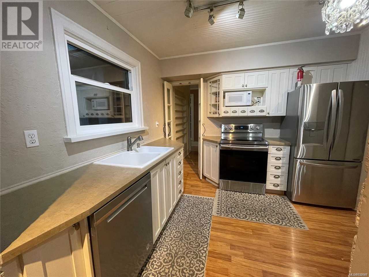16 Lotus Street - Photo 5 of 13