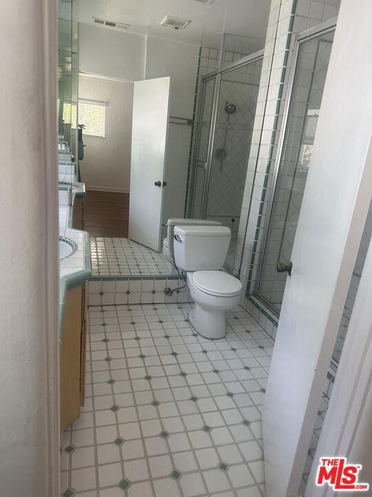 320 Mccarty Drive - Photo 3 of 8