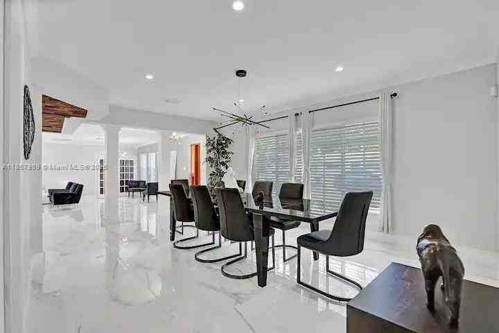 247 Sw 5th St - Photo 6 of 6