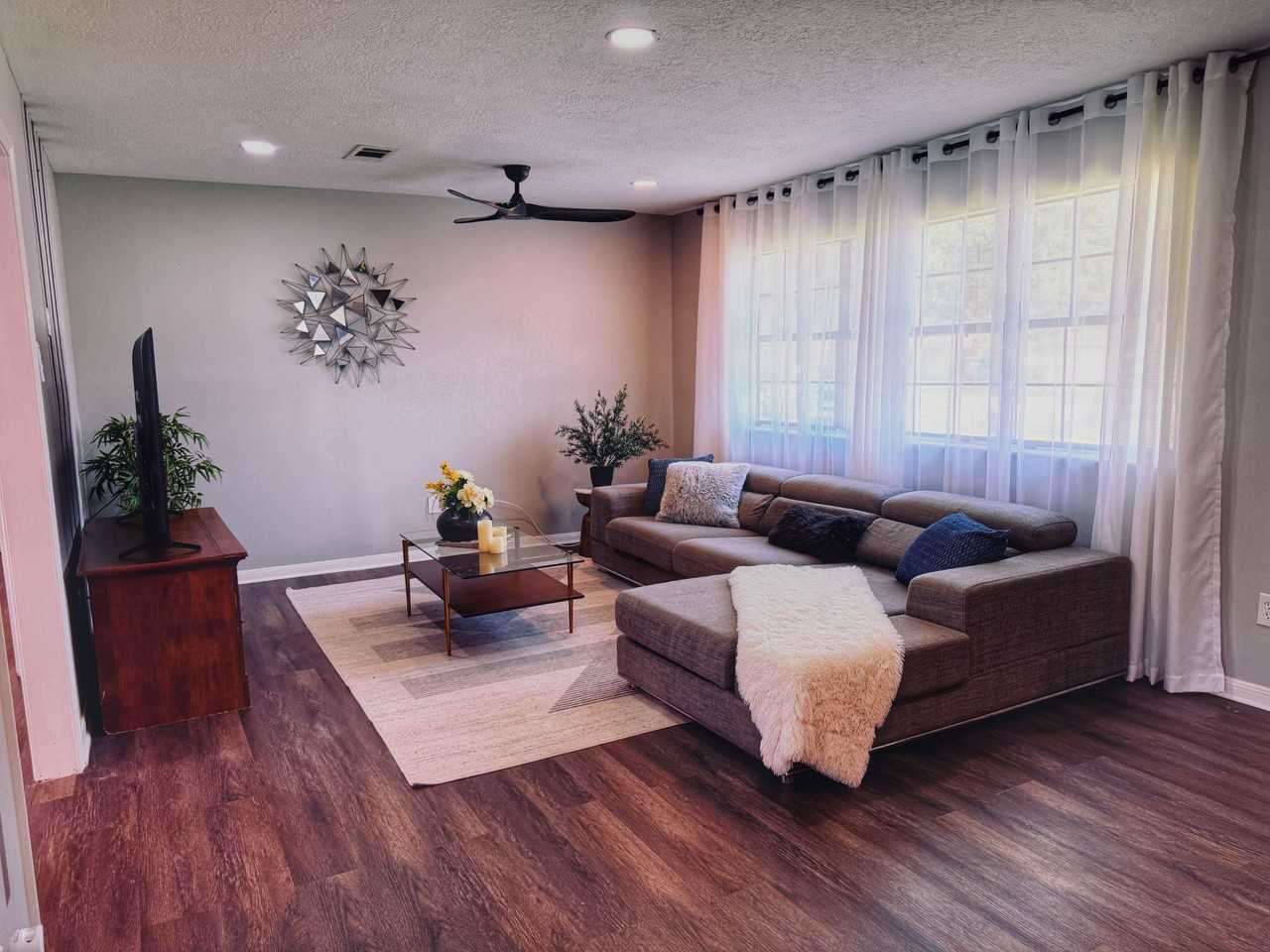 Click Drive - Photo 2 of 6