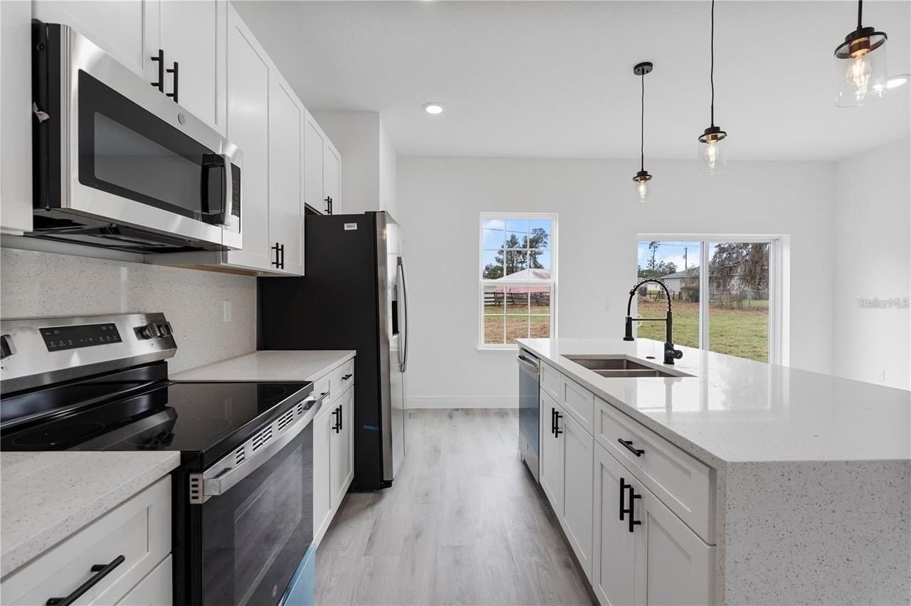 16659 Sw 21st Avenue Rd - Photo 7 of 31