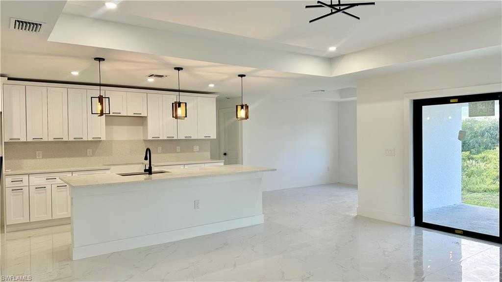 4105 E 15th St - Photo 3 of 26