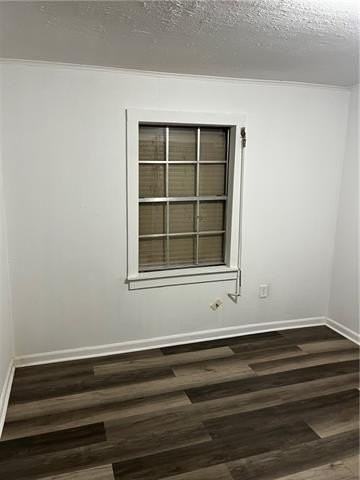 1008 Robinson Ave - Photo 5 of 9