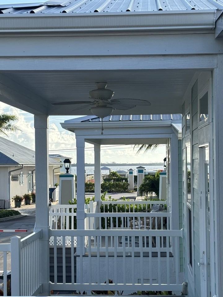 209 Ne Coastal Dr - Photo 3 of 26