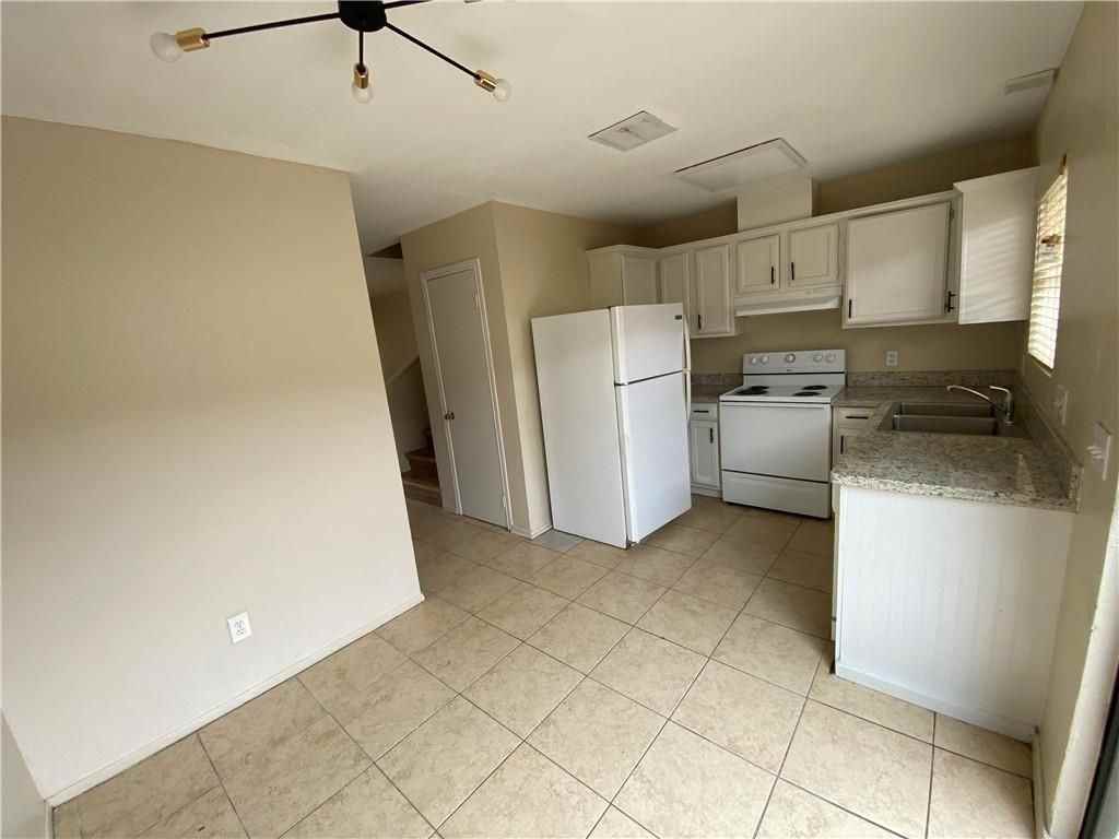 3312 N 25 1/2 St - Photo 2 of 7