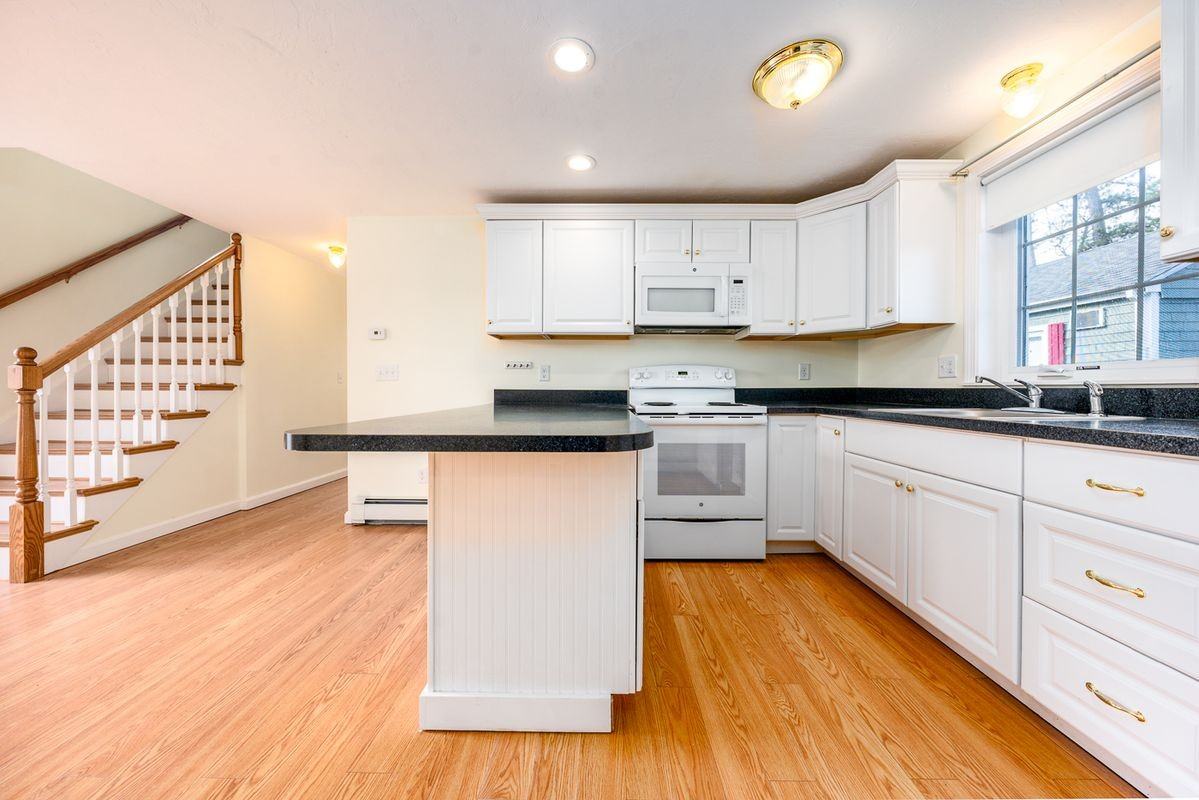 28 Hideaway Vlg ##28g - Photo 3 of 13