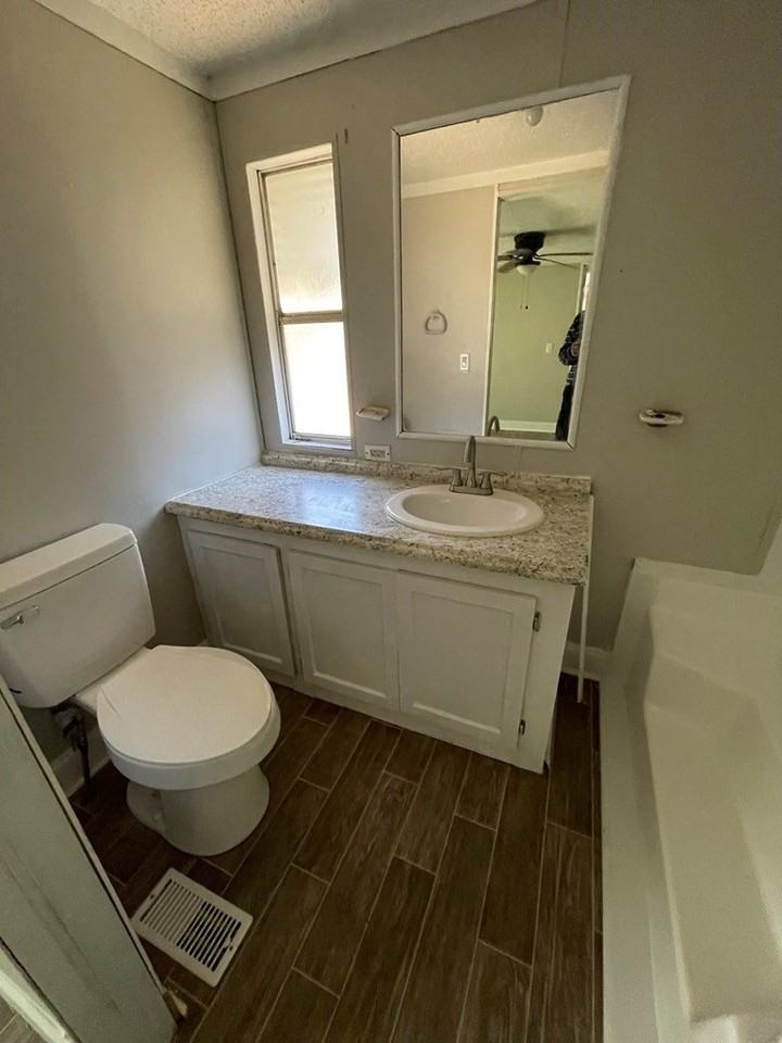 216 Morgan St - Photo 2 of 8