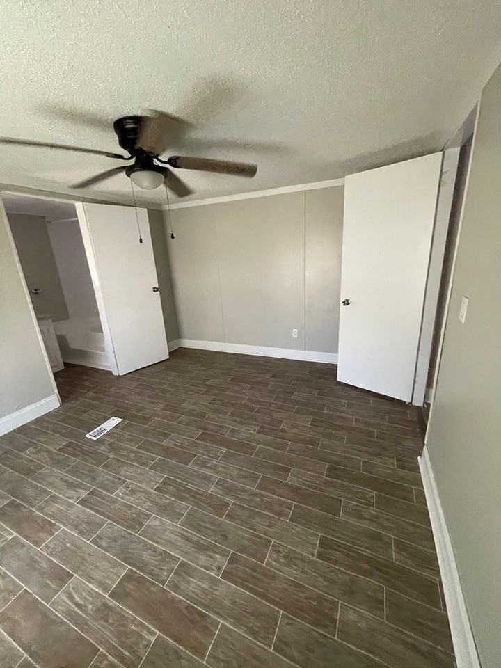 216 Morgan St - Photo 3 of 8