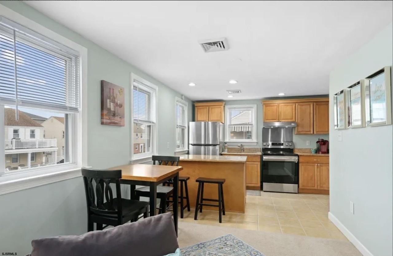 303 N Wilson Ave - Photo 4 of 12