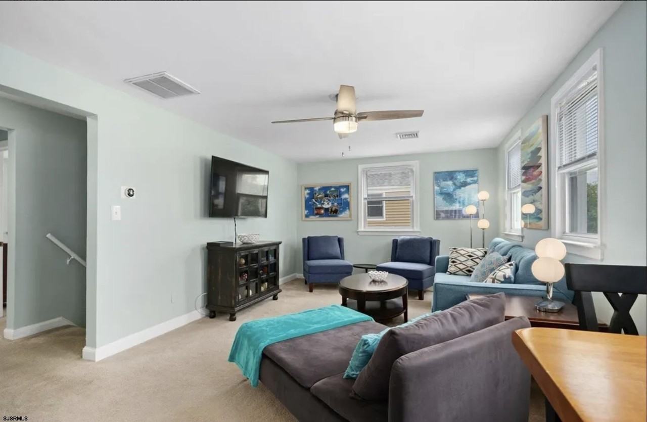 303 N Wilson Ave - Photo 5 of 12