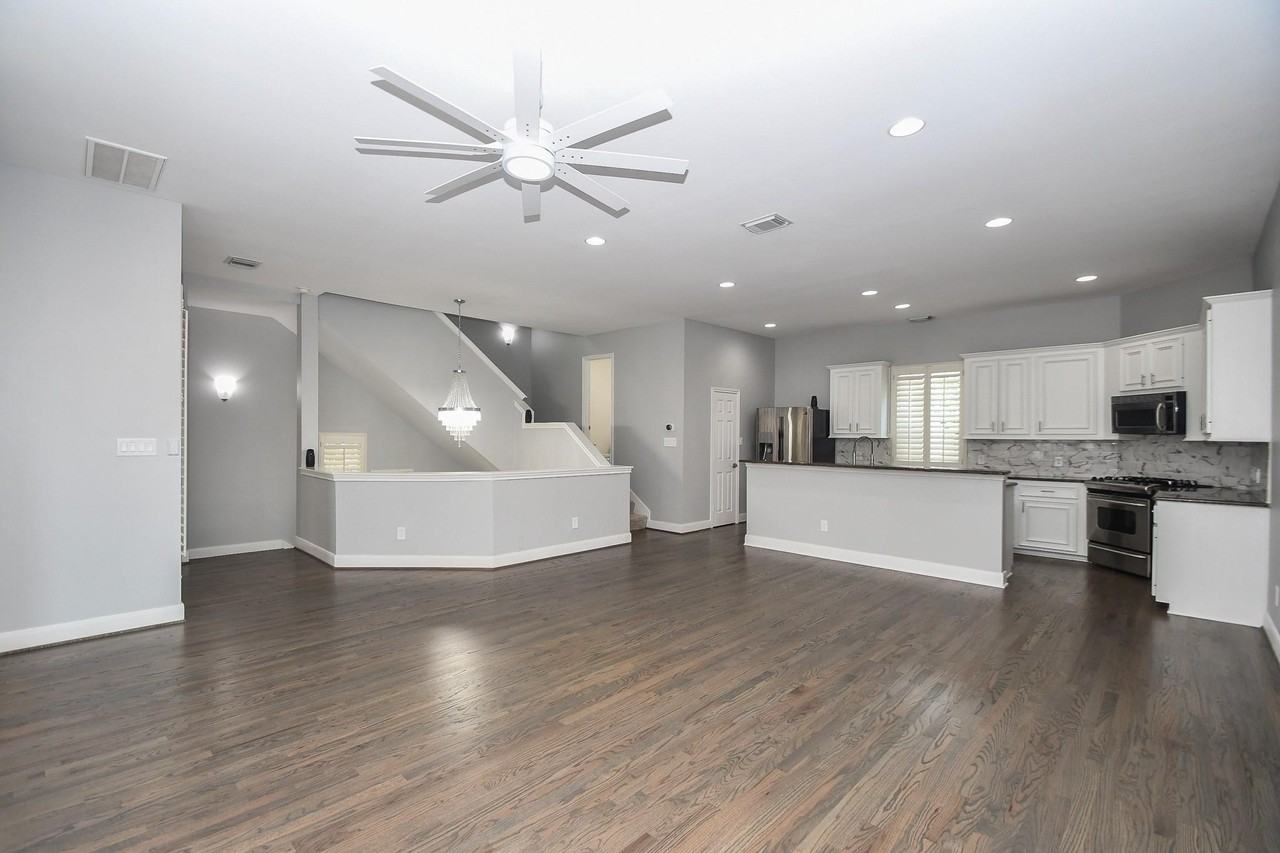 1016 Studer St - Photo 5 of 12