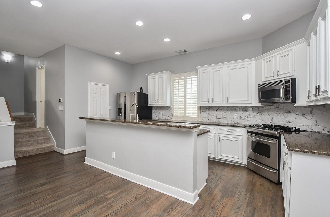 1016 Studer St - Photo 6 of 12