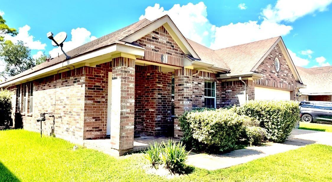 915 Curry Street - Photo 5 of 30