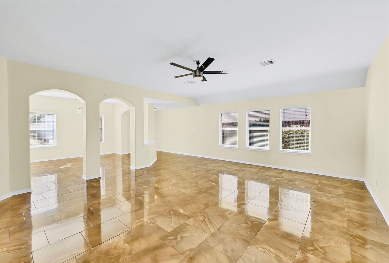 915 Curry Street - Photo 6 of 30