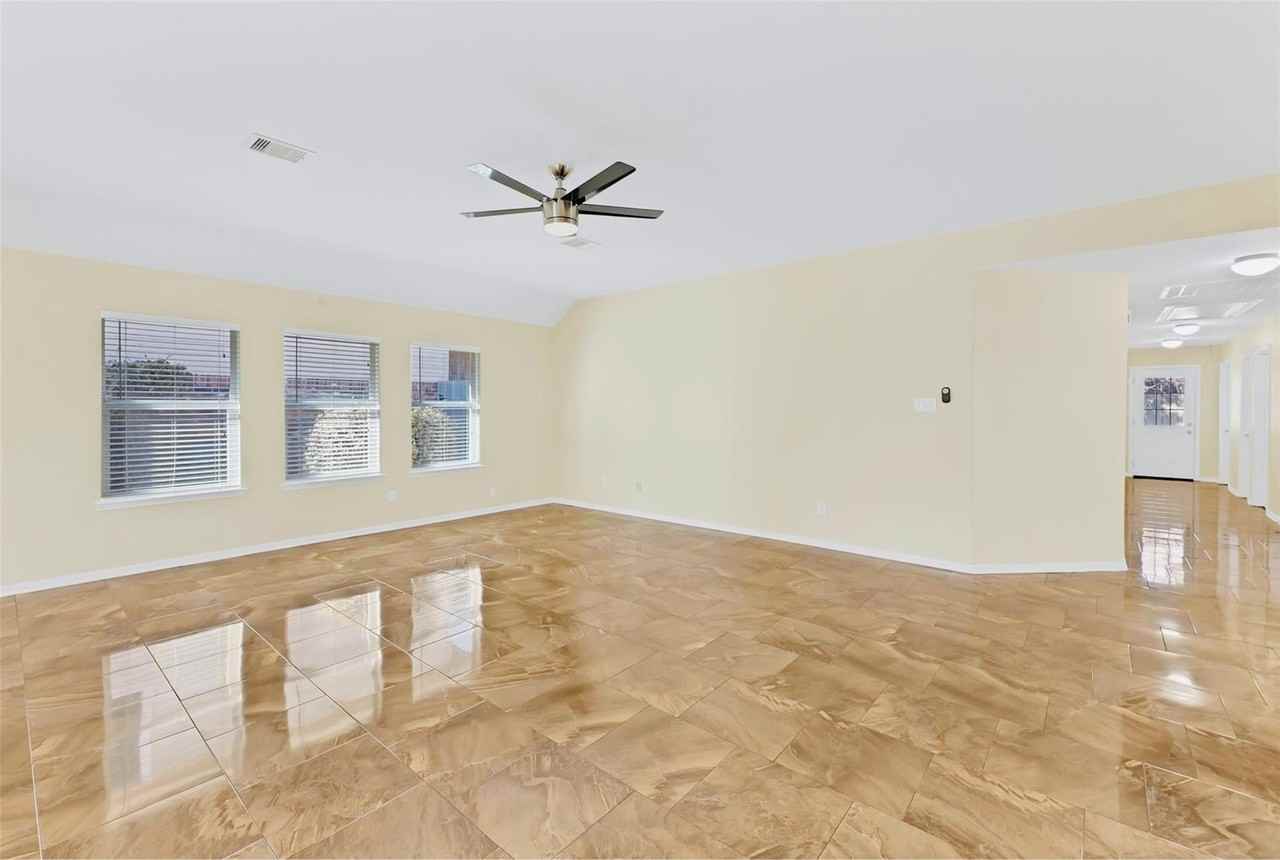 915 Curry Street - Photo 7 of 30