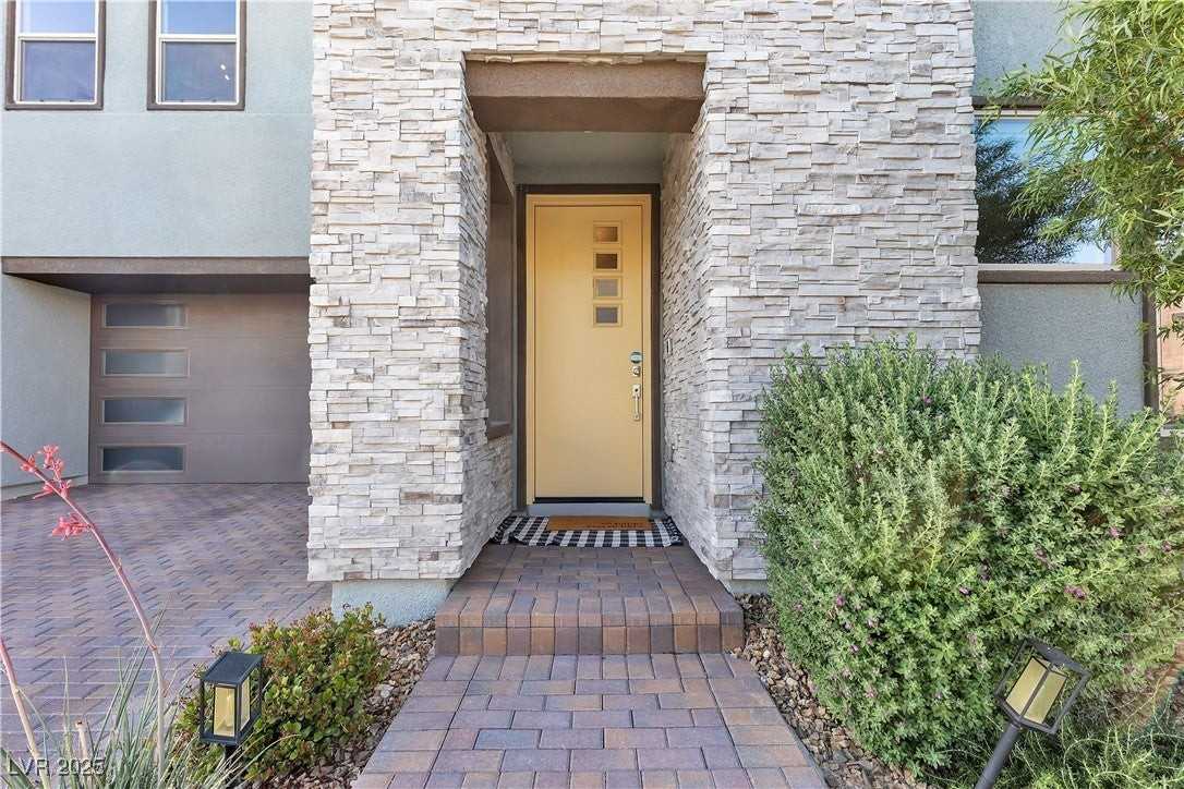 3206 Fountaintree Ave - Photo 3 of 38