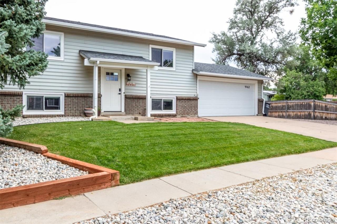 9162 Everett St - Photo 4 of 36