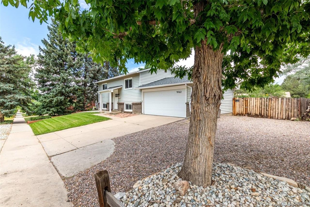 9162 Everett St - Photo 5 of 36