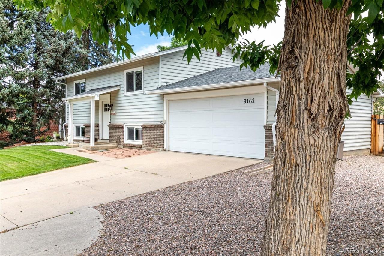 9162 Everett St - Photo 6 of 36