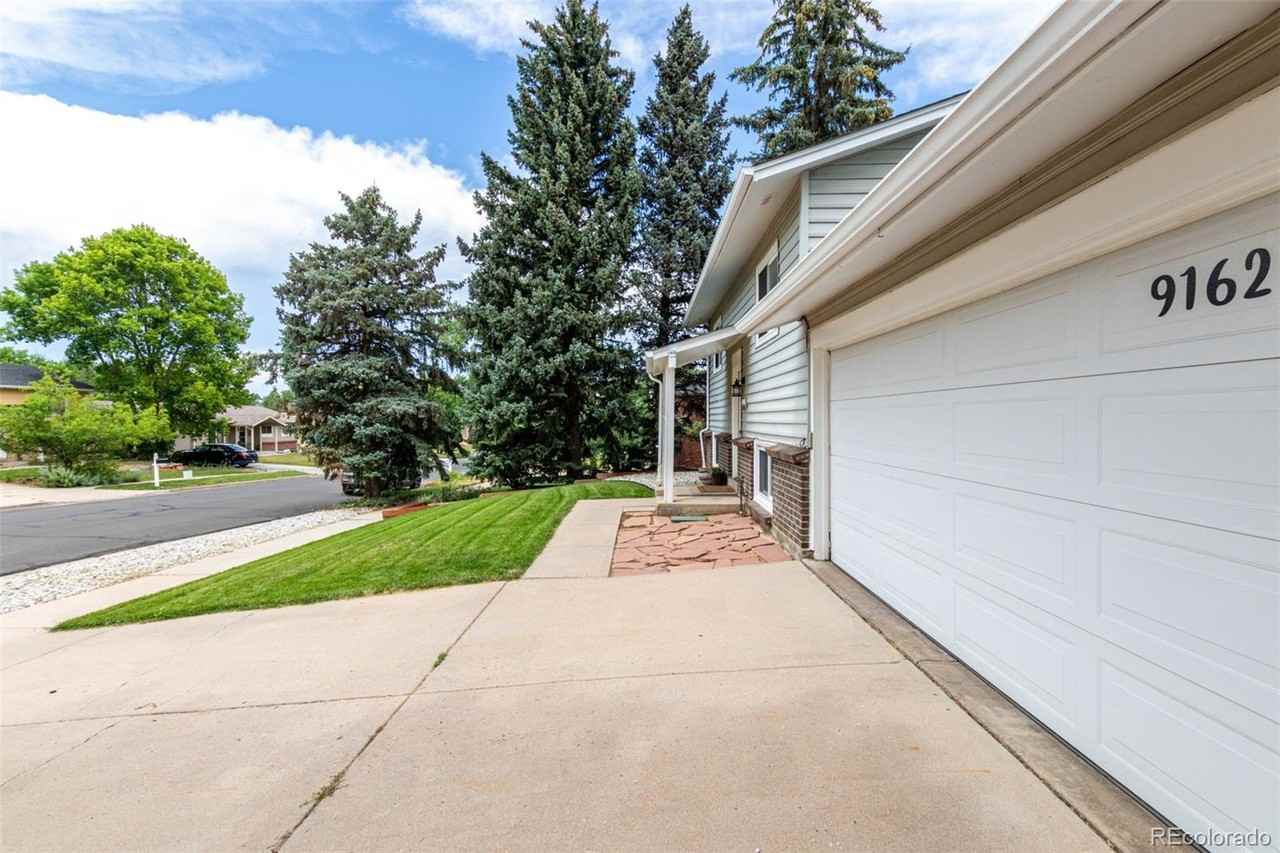 9162 Everett St - Photo 7 of 36