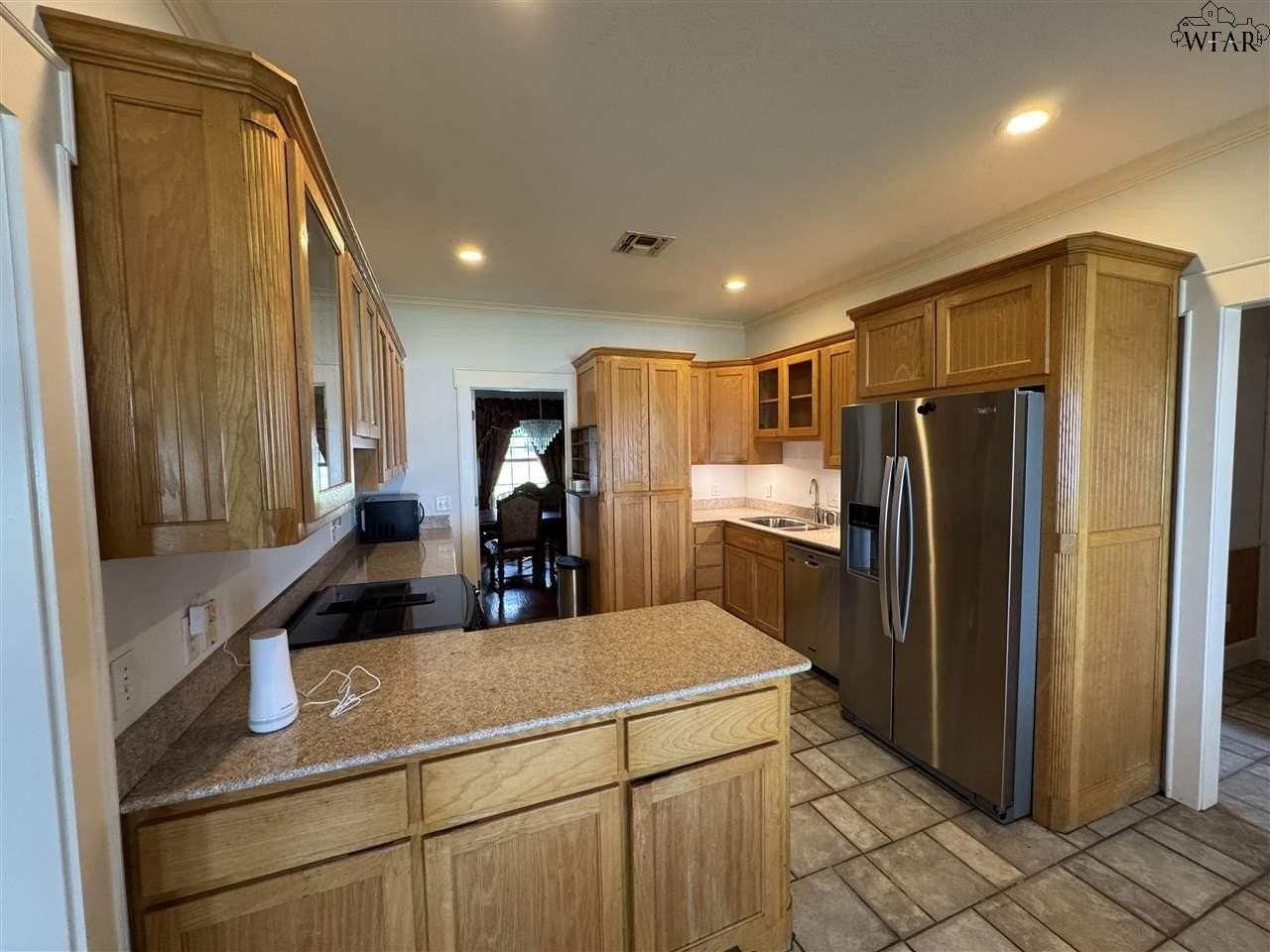 609 Shore Line Dr - Photo 5 of 26