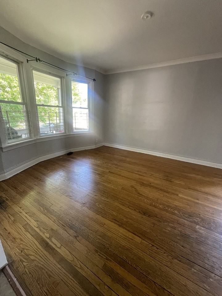 10734 S Prairie Ave ##1 - Photo 2 of 8