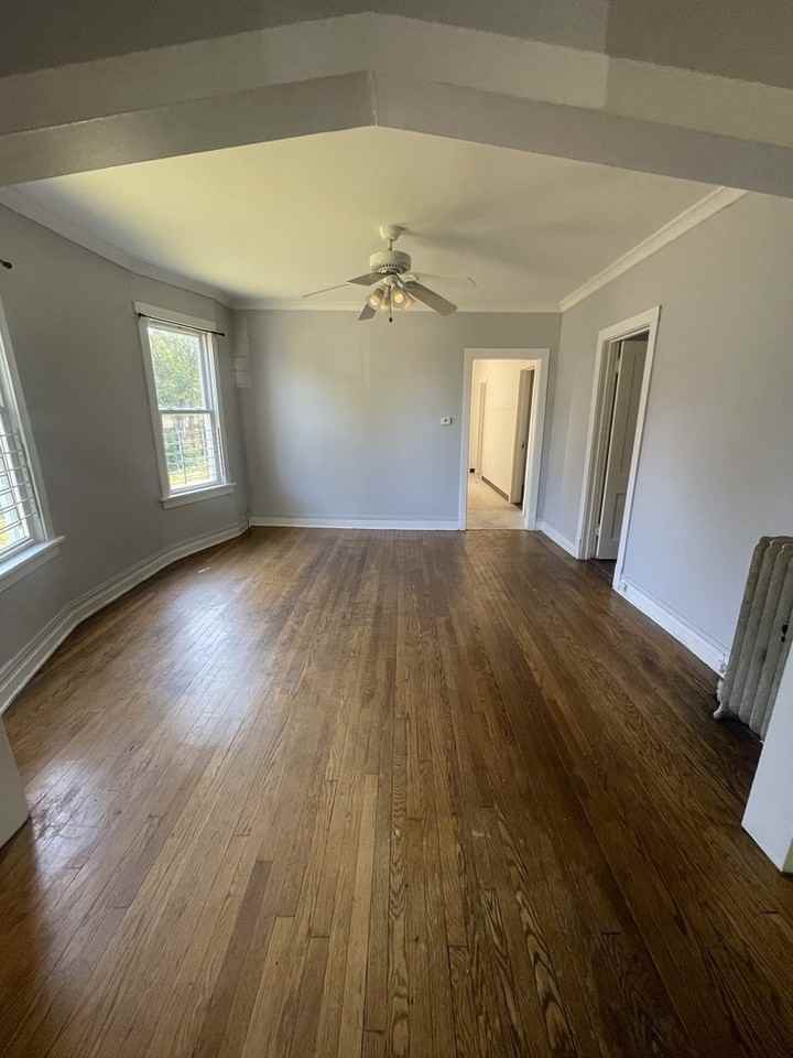 10734 S Prairie Ave ##1 - Photo 3 of 8