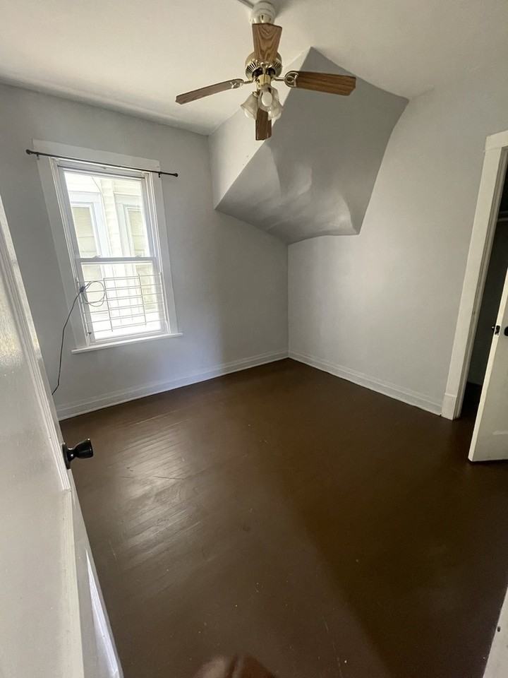 10734 S Prairie Ave ##1 - Photo 4 of 8