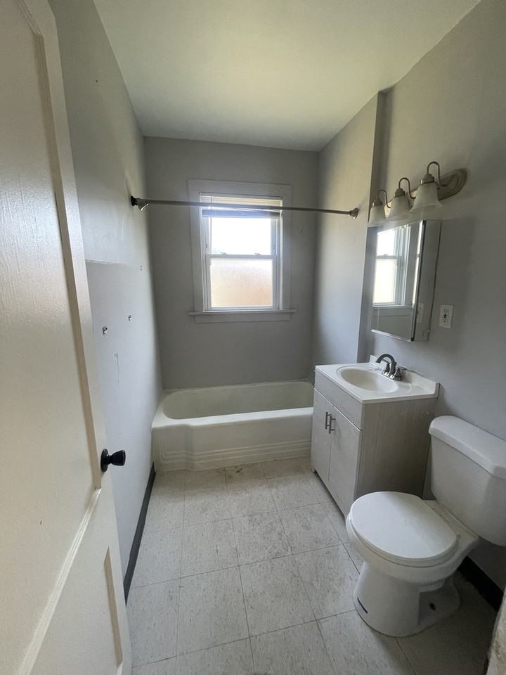 10734 S Prairie Ave ##1 - Photo 5 of 8