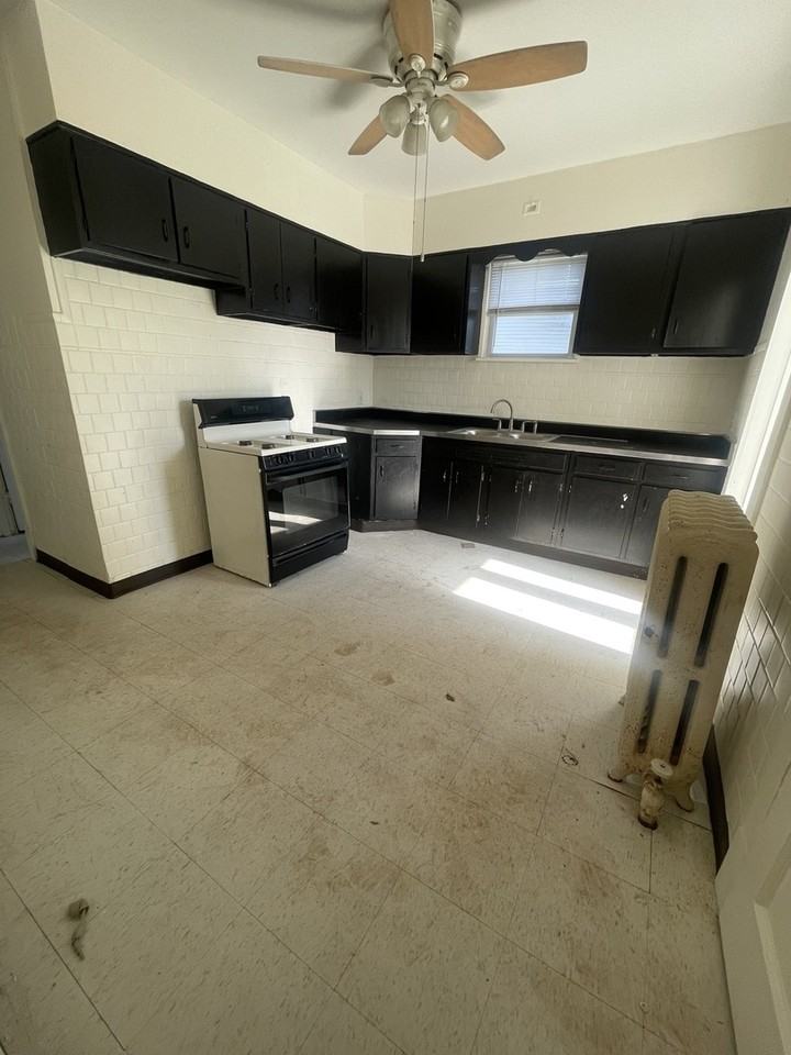 10734 S Prairie Ave ##1 - Photo 7 of 8