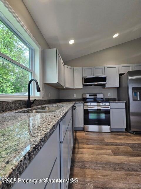 551 Back St - Photo 2 of 10