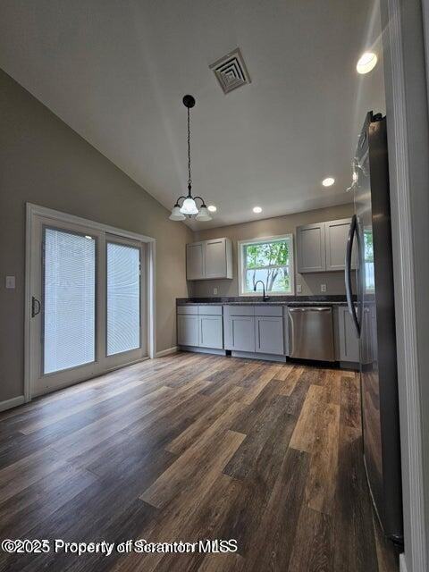 551 Back St - Photo 4 of 10